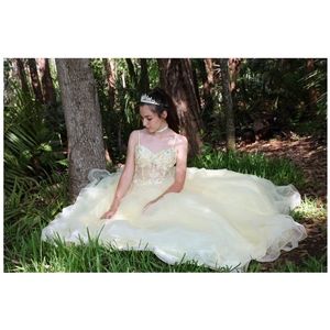 Yellow lace up-back prom/birthday dress